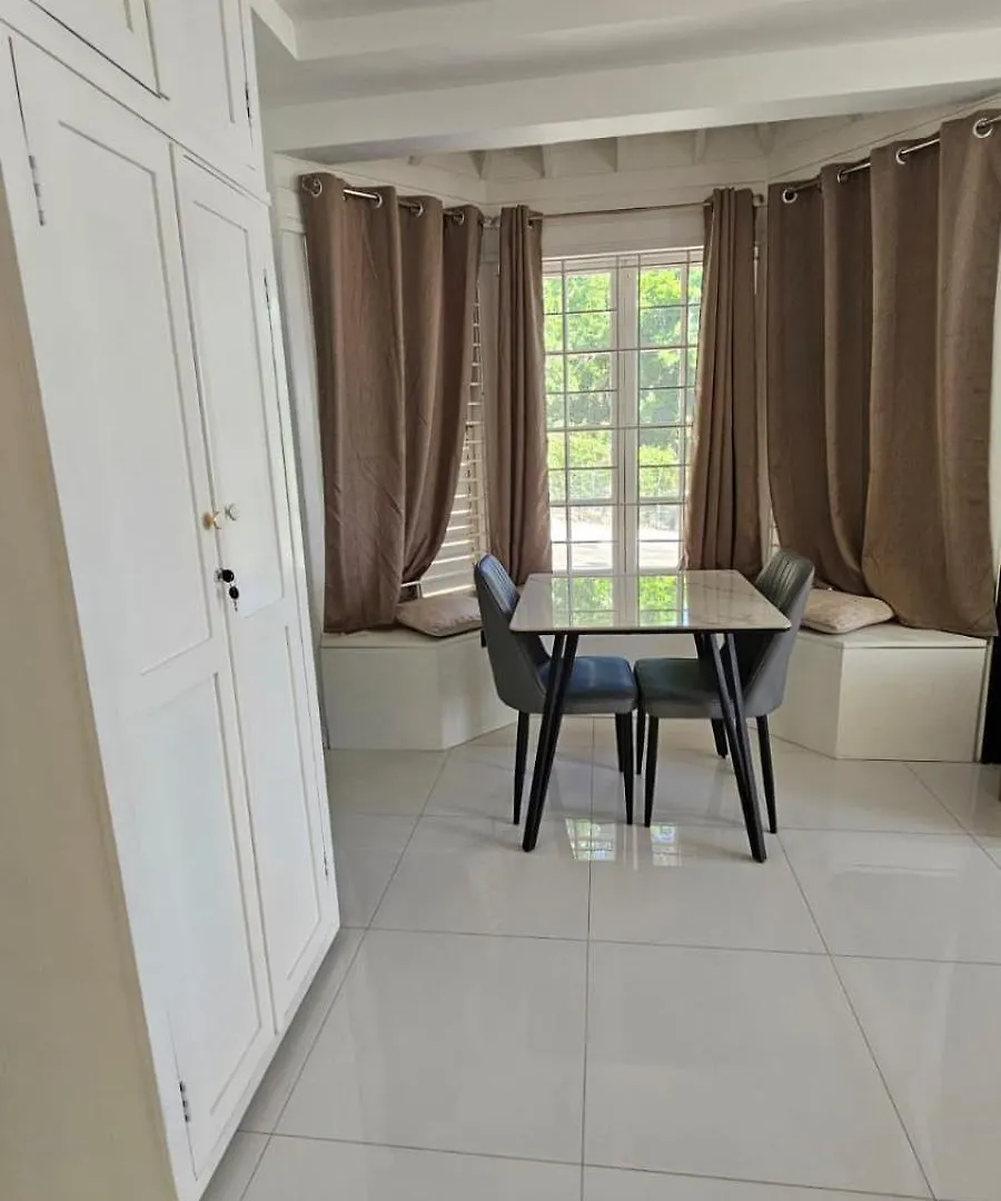 Апартаменты Tropical Escape Studio - 5 Min Walk To Ochi Beach & Nearby Hotspots Очо-Риос Ямайка